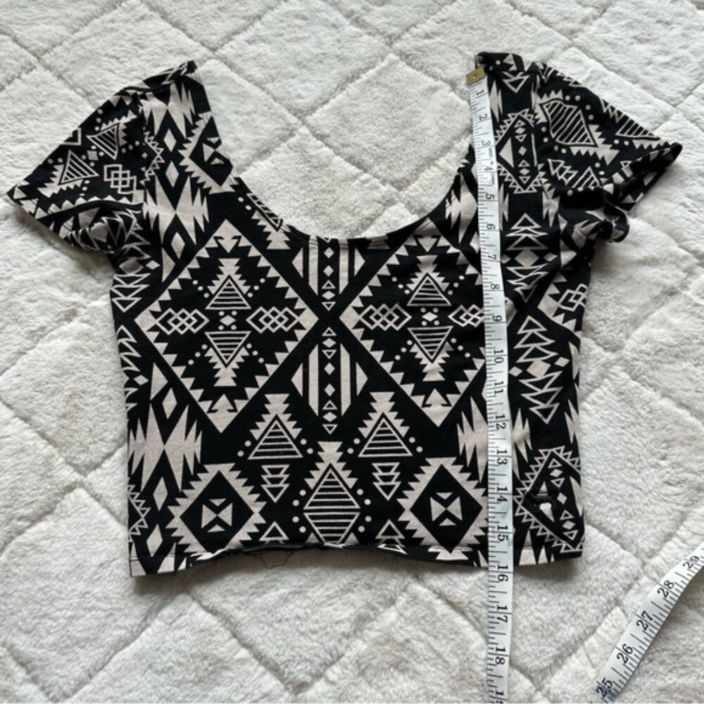 Victoria's Secret PINK | Short Sleeve Aztec Scoop Neck Tee Shirt | Size Small - Picture 10 of 10